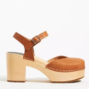 Swedish Hasbeens tan leather mary jane clogs